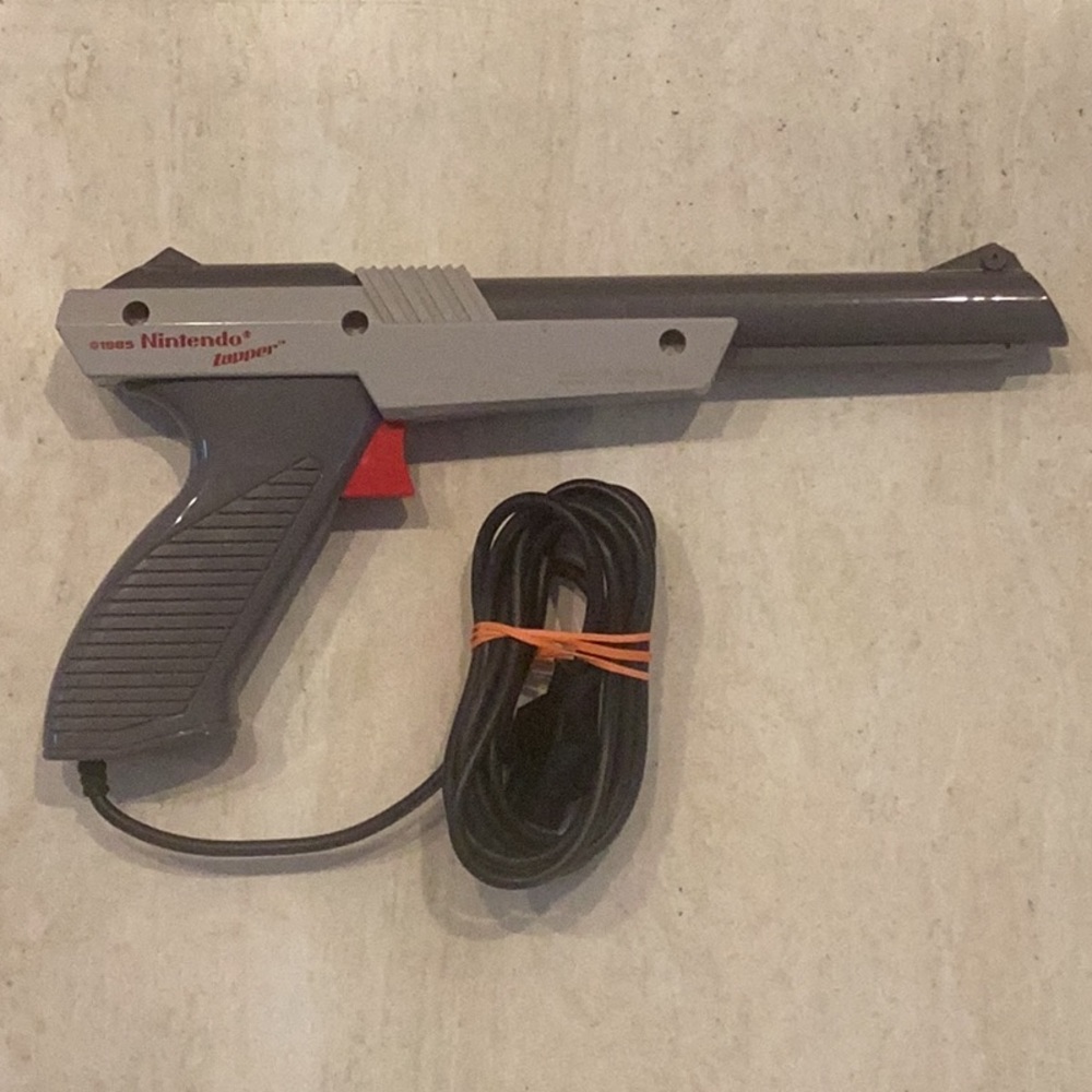 Nintendo NES Zapper 1985 Grey Light Original Authentic